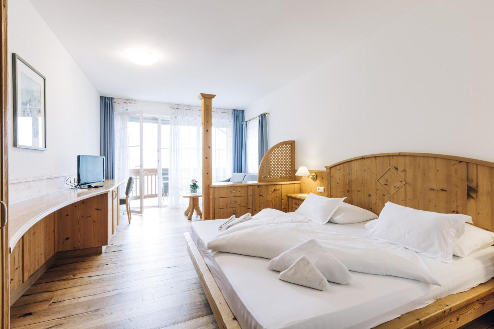 Hotel Tenz 2025 Montagna Bagian luar foto
