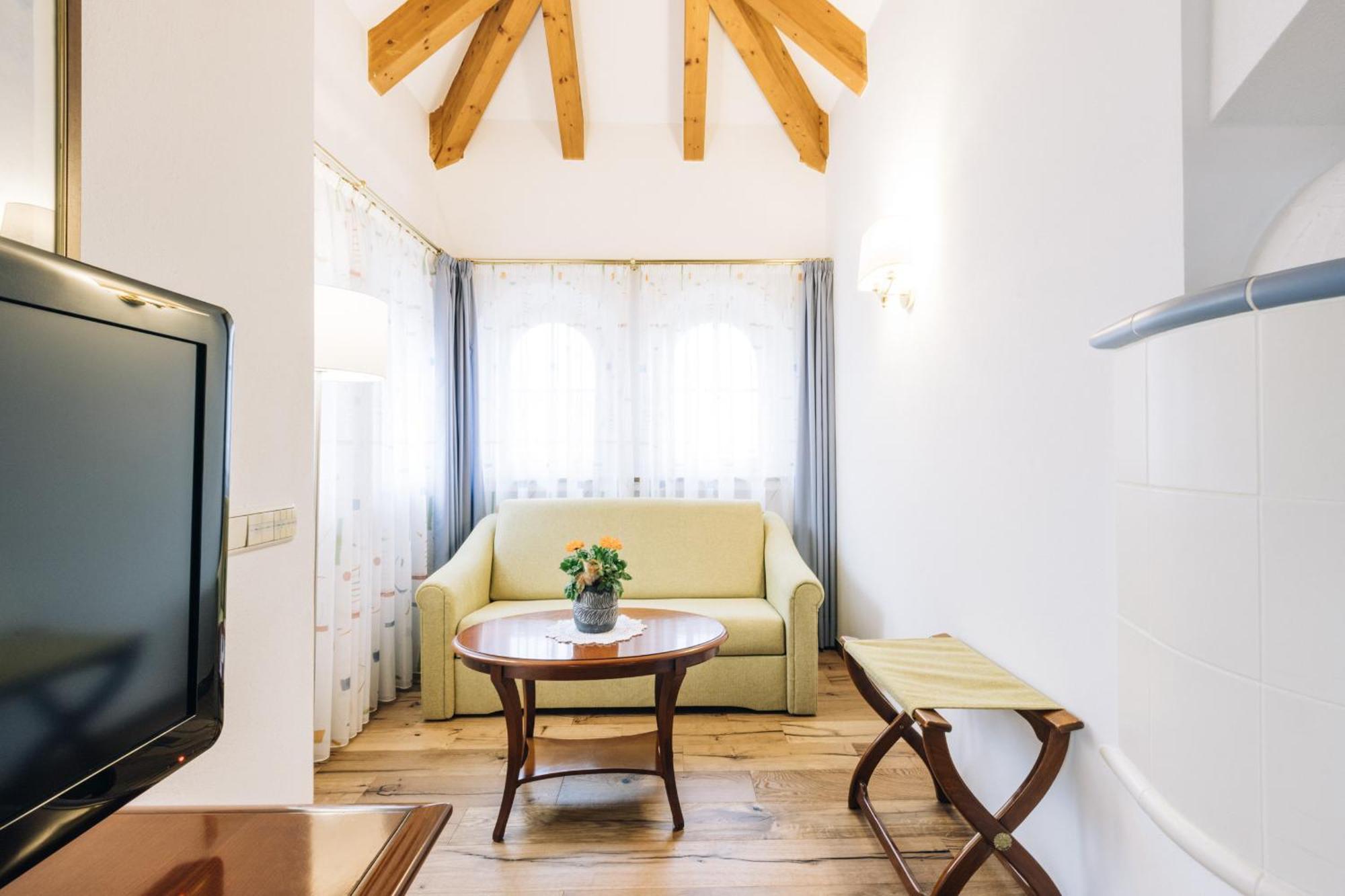 Hotel Tenz Montagna Bagian luar foto