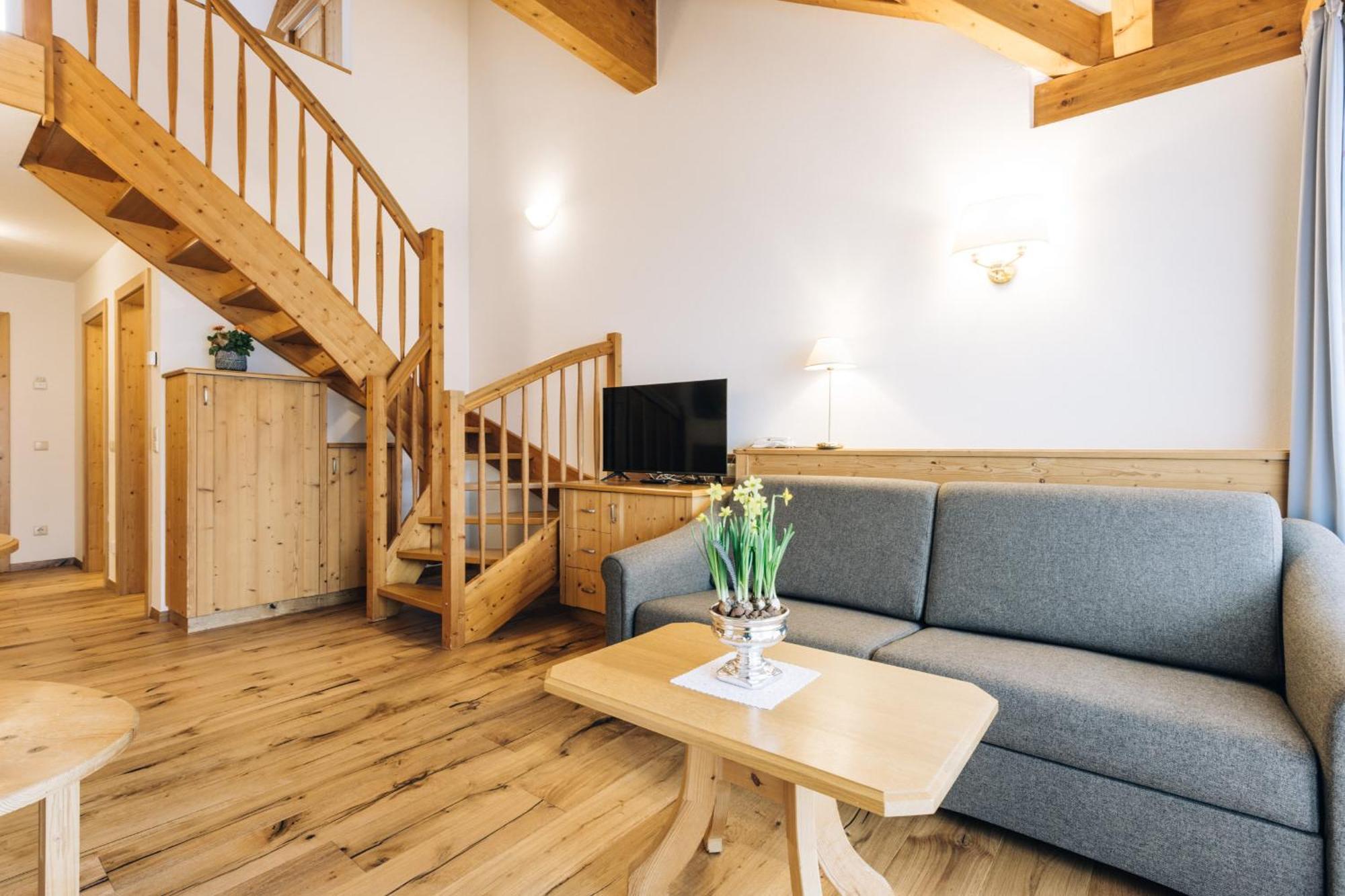 Hotel Tenz Montagna Bagian luar foto