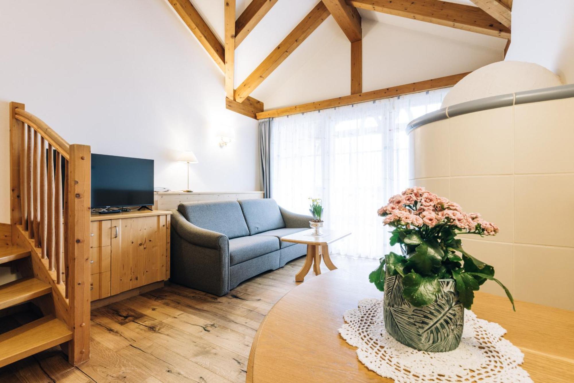 Hotel Tenz Montagna Bagian luar foto