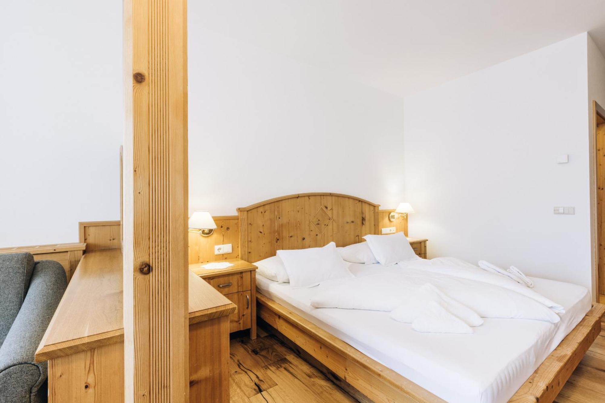 Hotel Tenz 2025 Montagna Bagian luar foto
