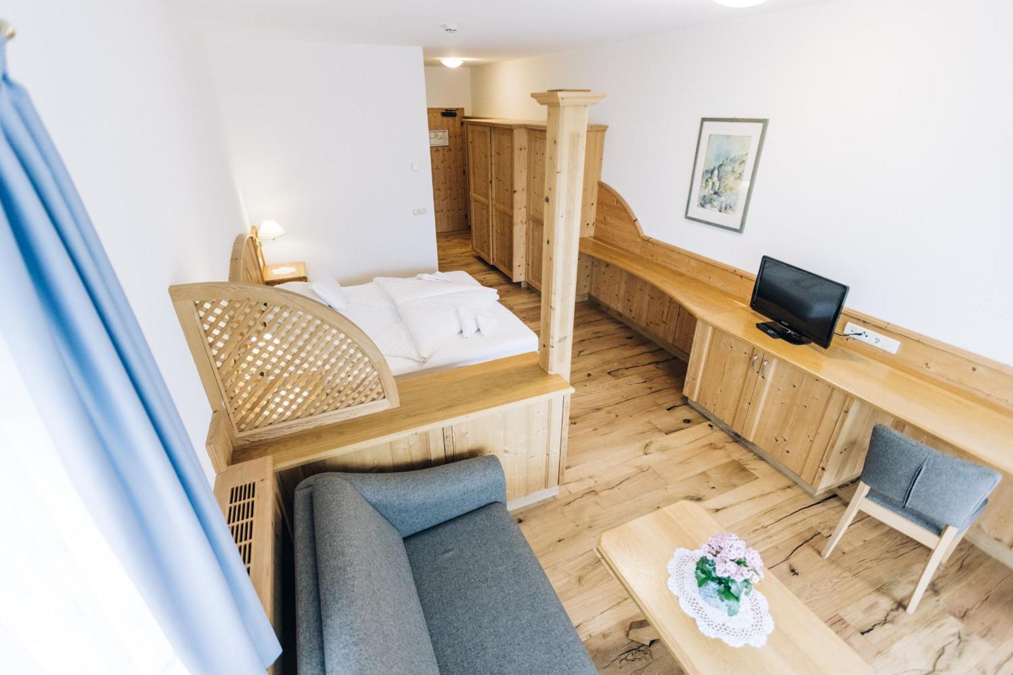 Hotel Tenz Montagna Bagian luar foto