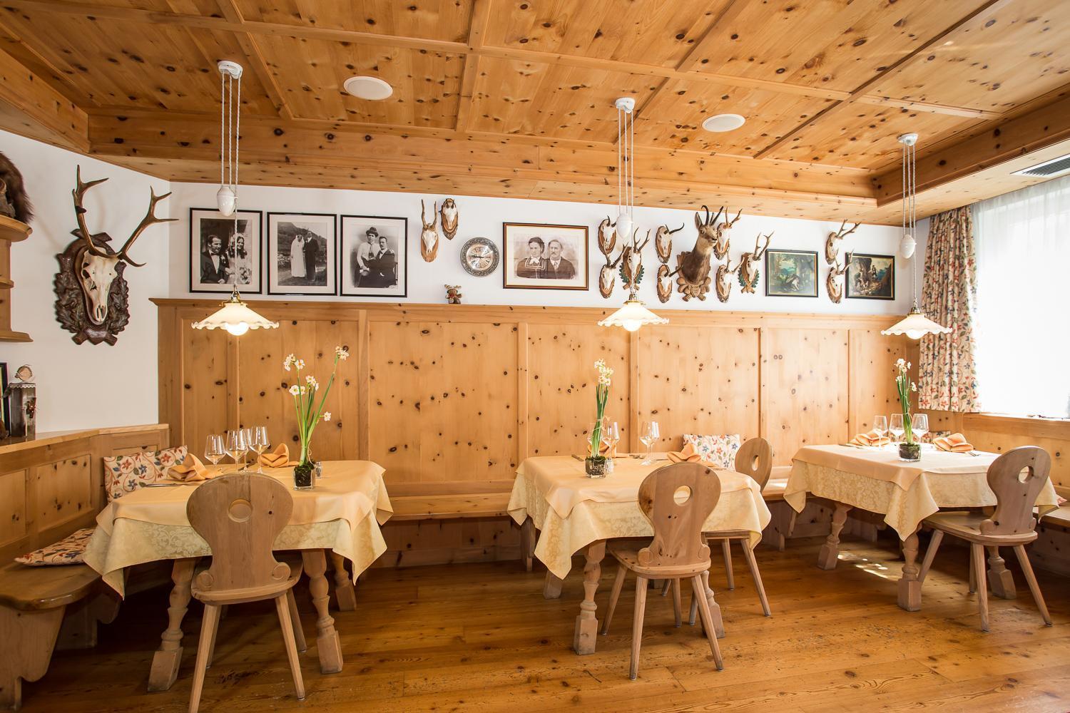 Hotel Tenz Montagna Bagian luar foto